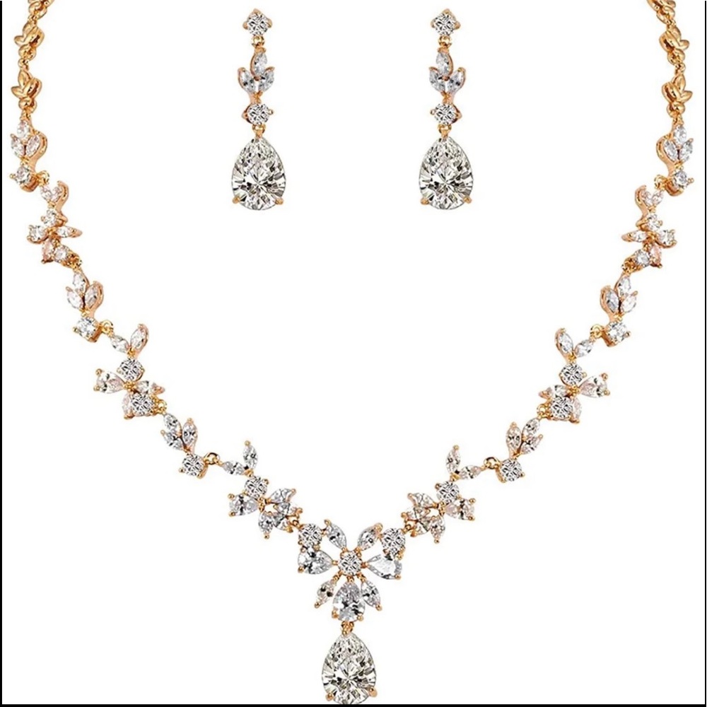 WeimanJewelry Women Cubic Zirconia Marquise Teardrop Bridal Necklace and Danglin
